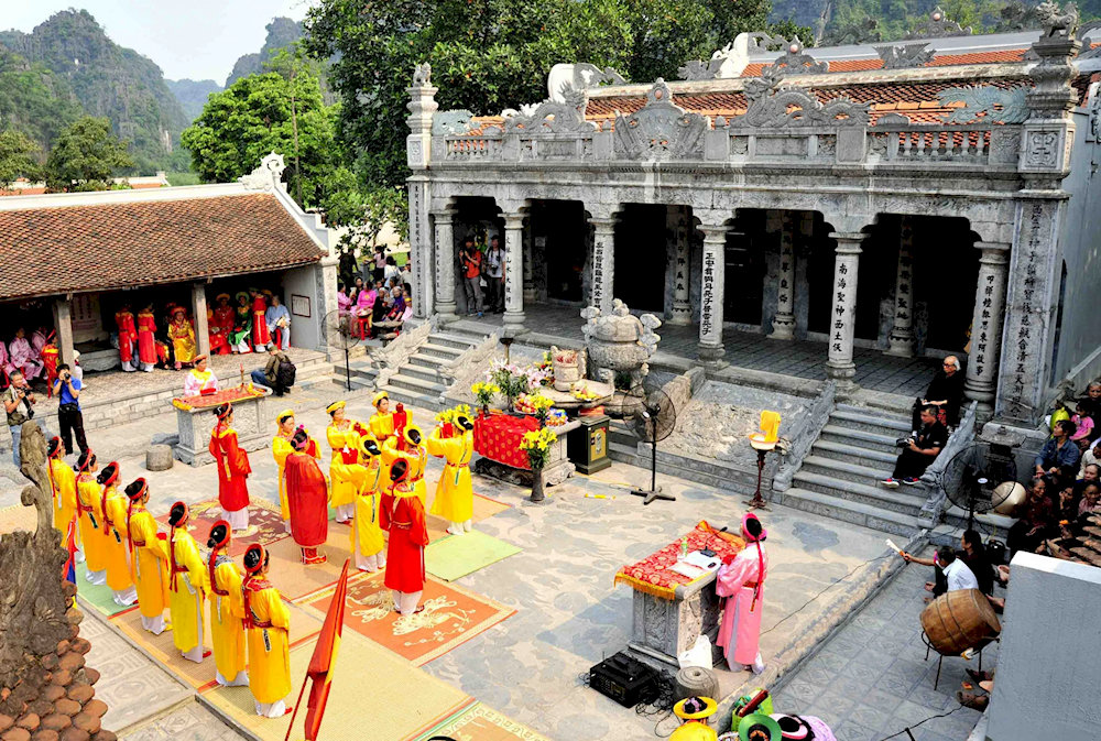 Thai Vi Temple in Ninh Binh Vietnam is often part of Tam Coc tours, and it’s a quiet place to reflect while learning about Vietnam’s medieval history